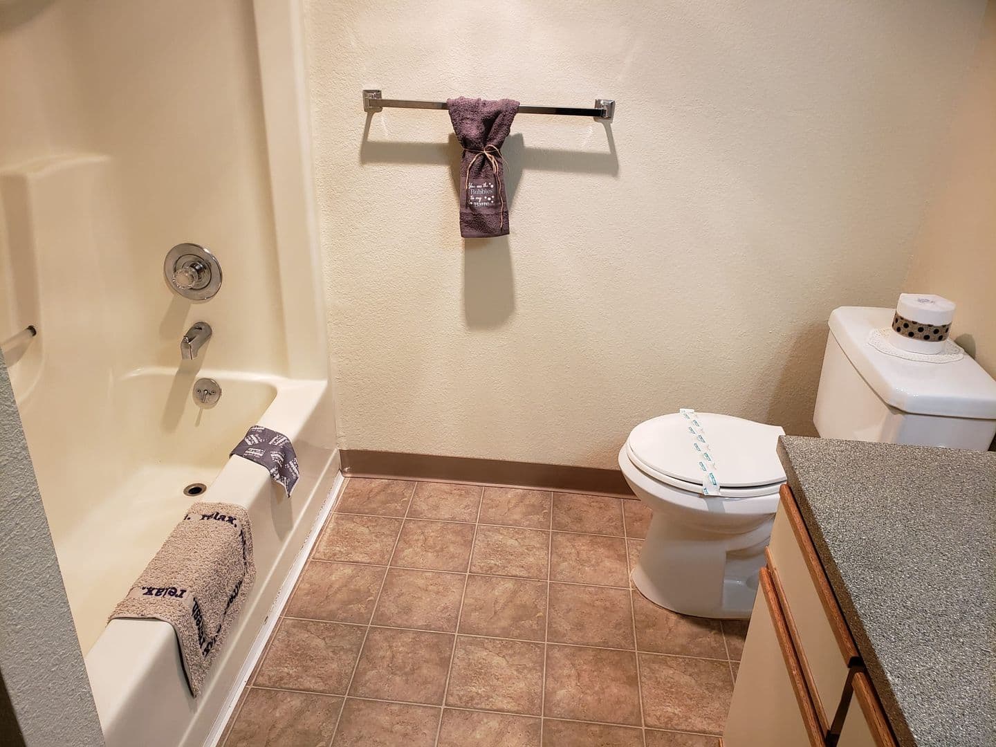 Salem Apartment: 4001 Satter Drive NE