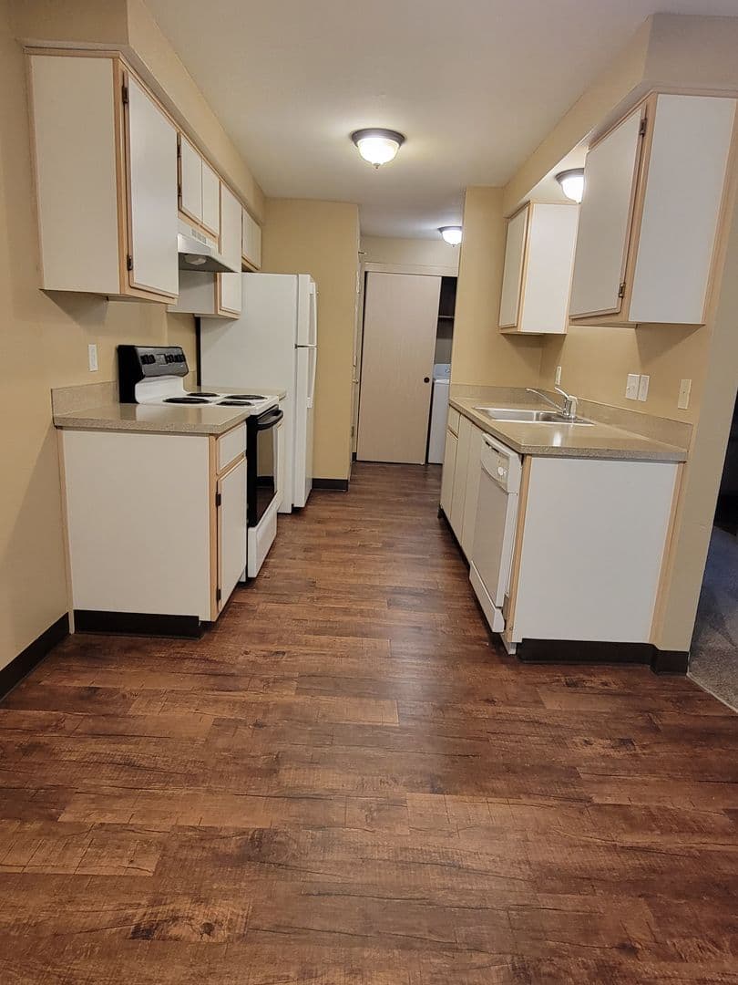 Salem Apartment: 435 Vista Ave SE