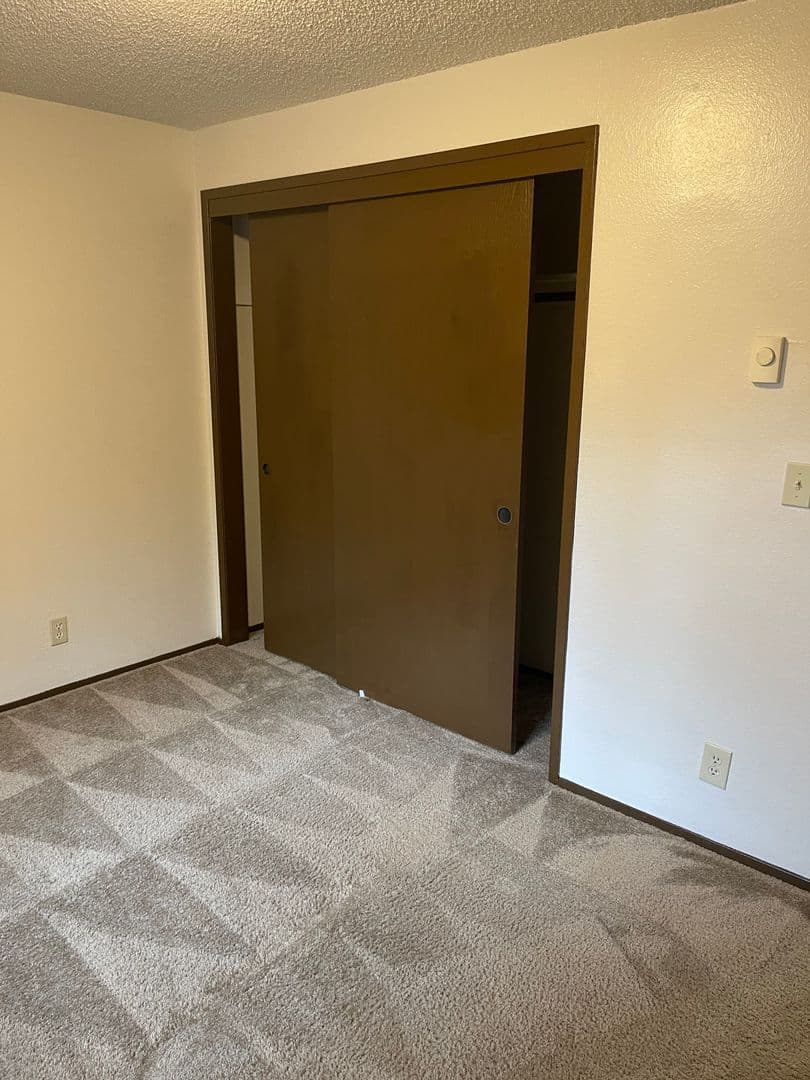 Keizer Apartment: 687 Bever Drive NE
