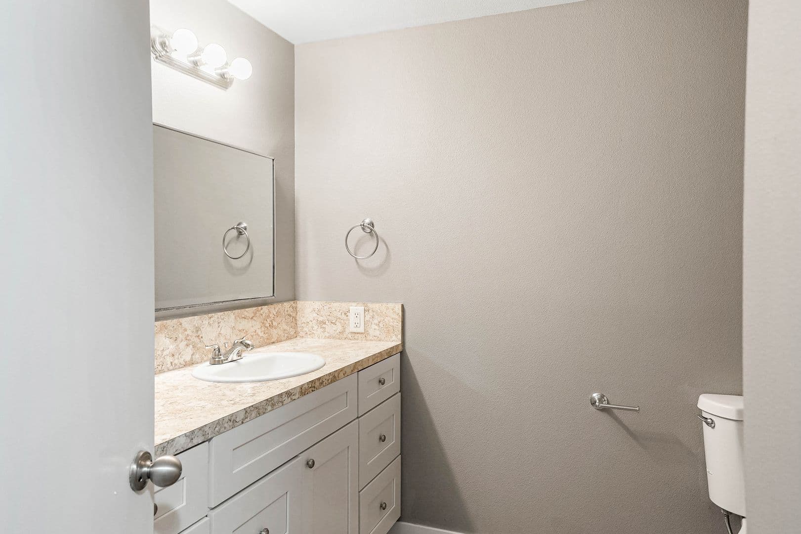 Salem Apartment: 2500 Lancaster Drive NE