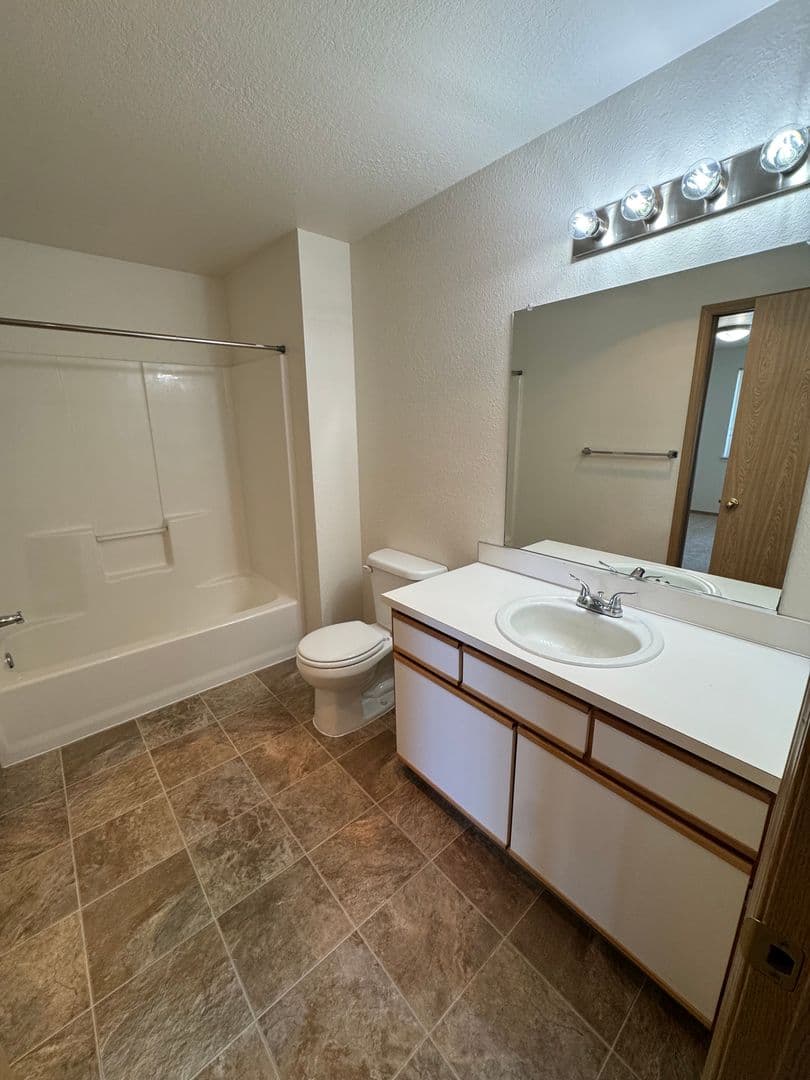Independence Apartment: 205 N Gun Club Road