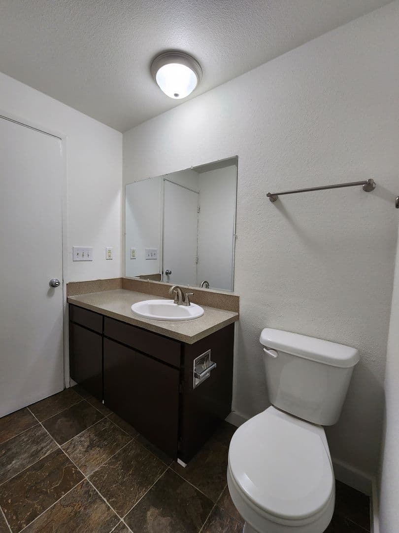 Salem Apartment: 3414 30th Ave NE