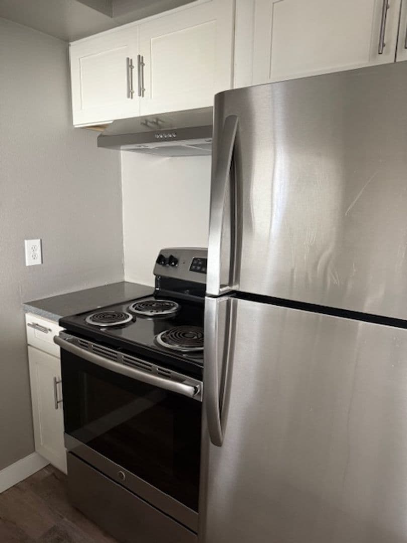 Salem Apartment: 2500 Lancaster Drive NE