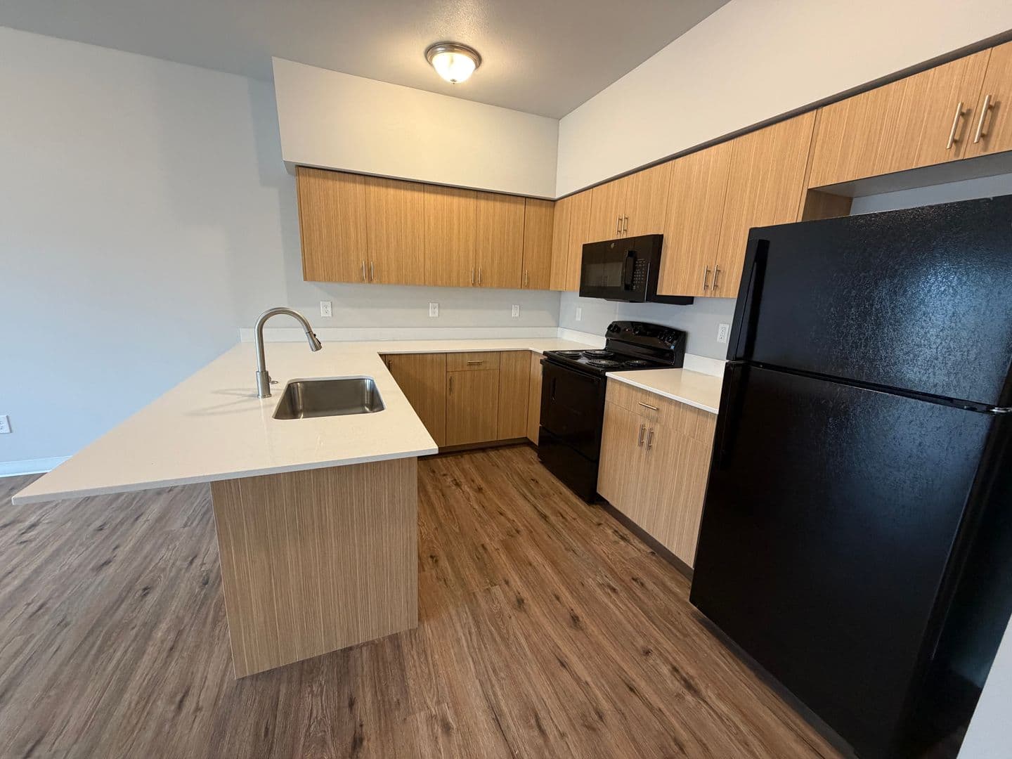 Keizer Apartment: 3983 Pleasant View Drive