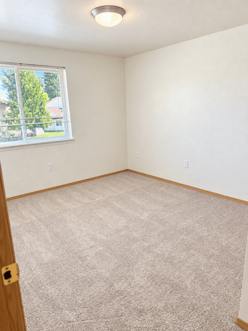 Independence Apartment: 205 N Gun Club Road