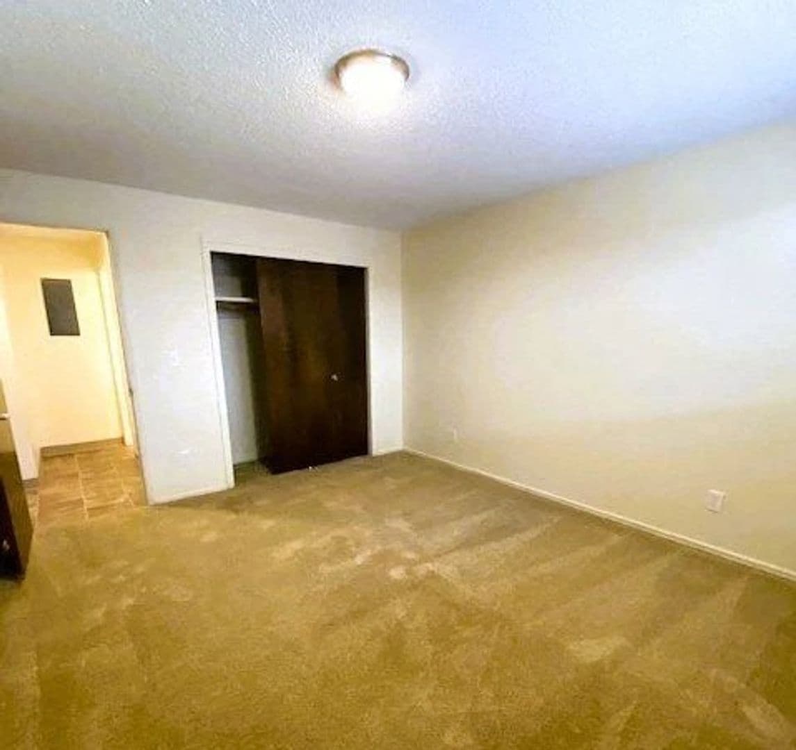 Salem Apartment: 158 Friendship Ave SE