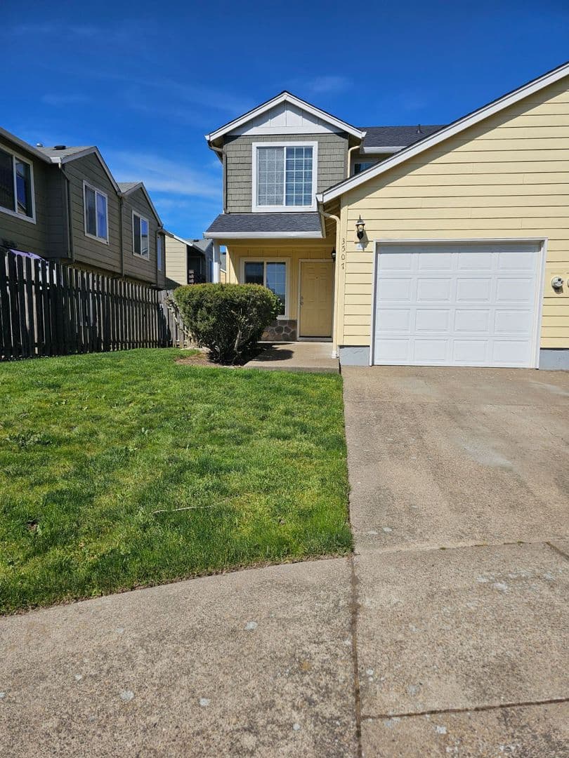 Albany Townhome: 3511 25th Court SE