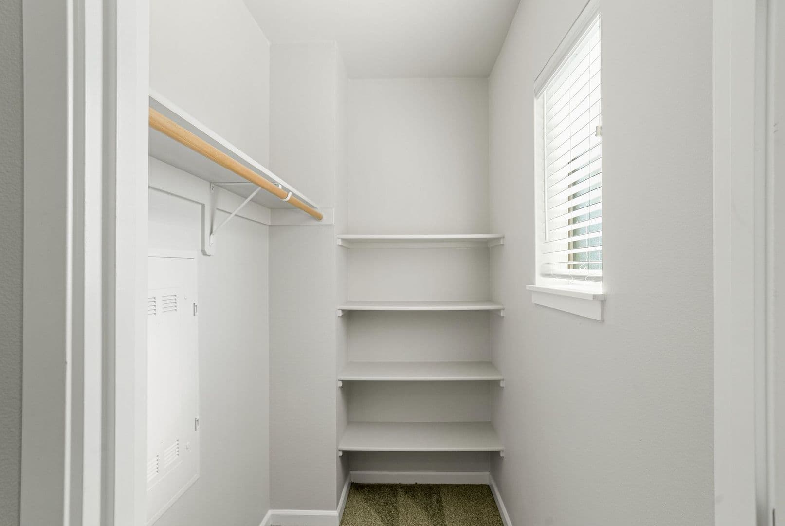 Salem Apartment: 3240 Harold Drive NE