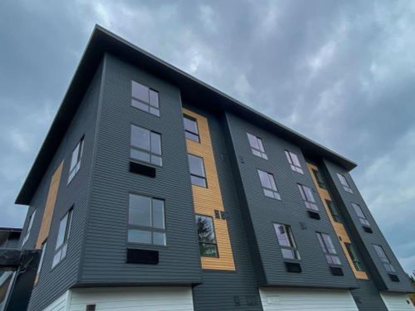 Salem Apartment: 990 Broadway St NE