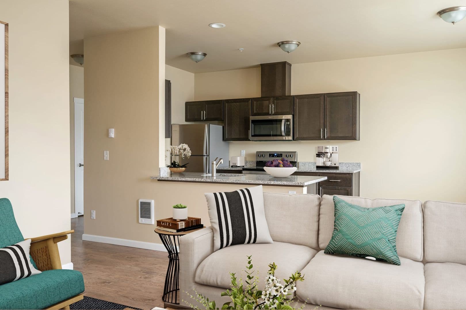 Salem Apartment: 3220 Lansing Avenue NE