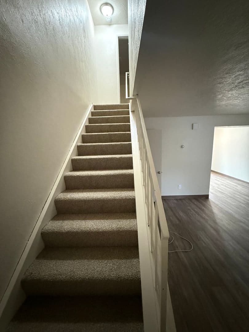 Salem Apartment: 180 Stoneway Drive NW