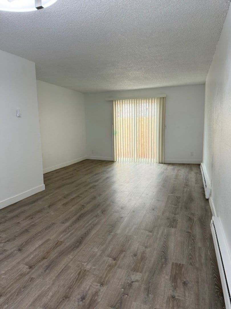 Salem Apartment: 3414 30th Ave NE