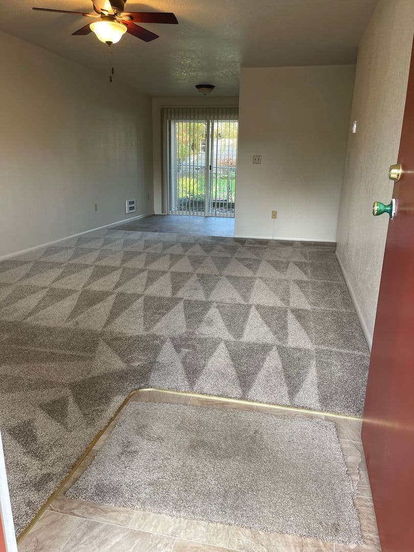 Salem Apartment: 396 Waldo Avenue SE