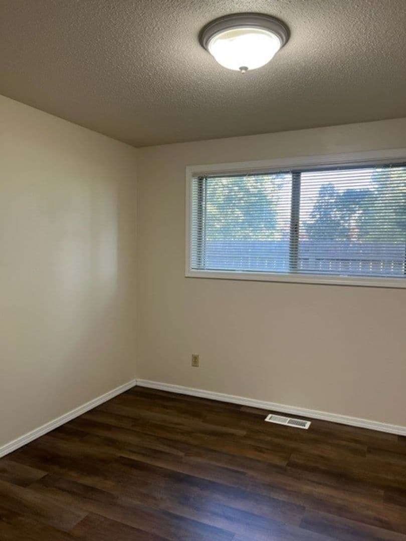 Keizer Apartment: 4975 13th Ave NE