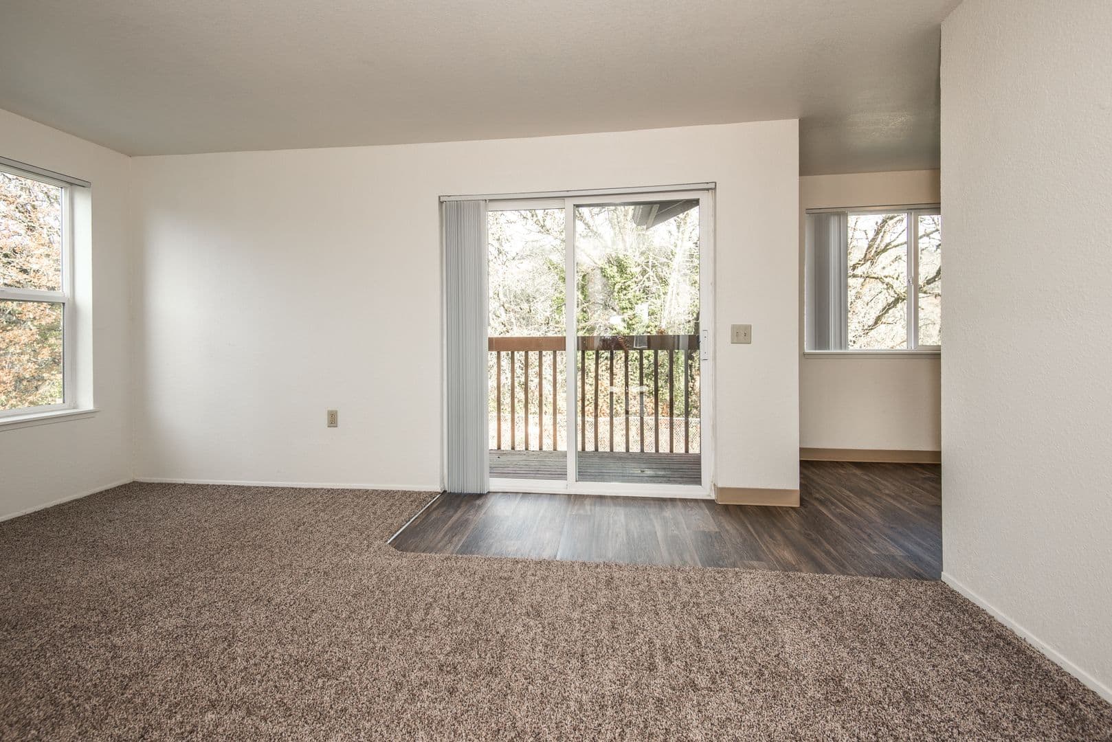Sheridan Apartment: 937 SE Sheridan Road