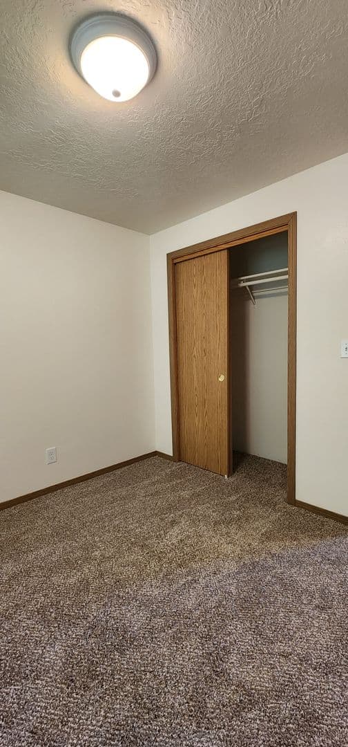 Keizer Apartment: 4022 Holly Ct NE