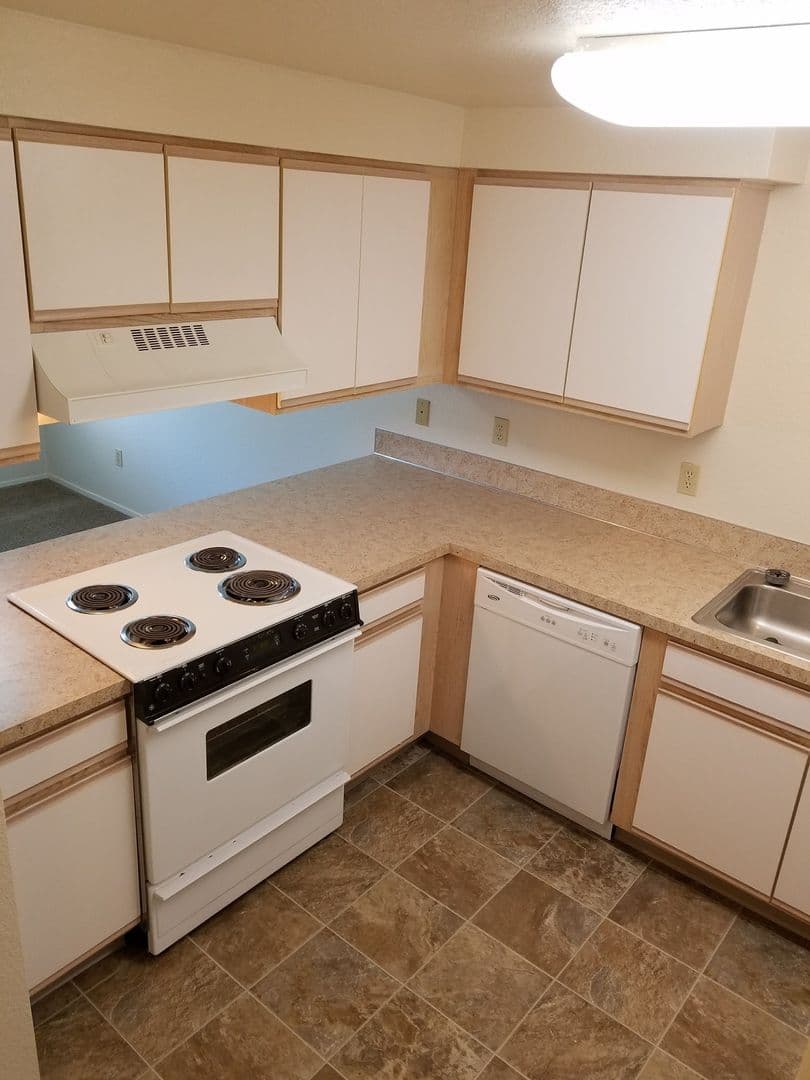 Keizer Apartment: 1026 Ring Street NE