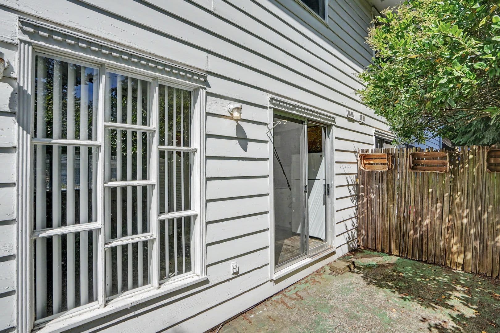 Salem Apartment: 260 Wilson St S