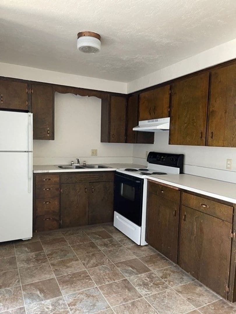 Salem Apartment: 1143 6th Street NW