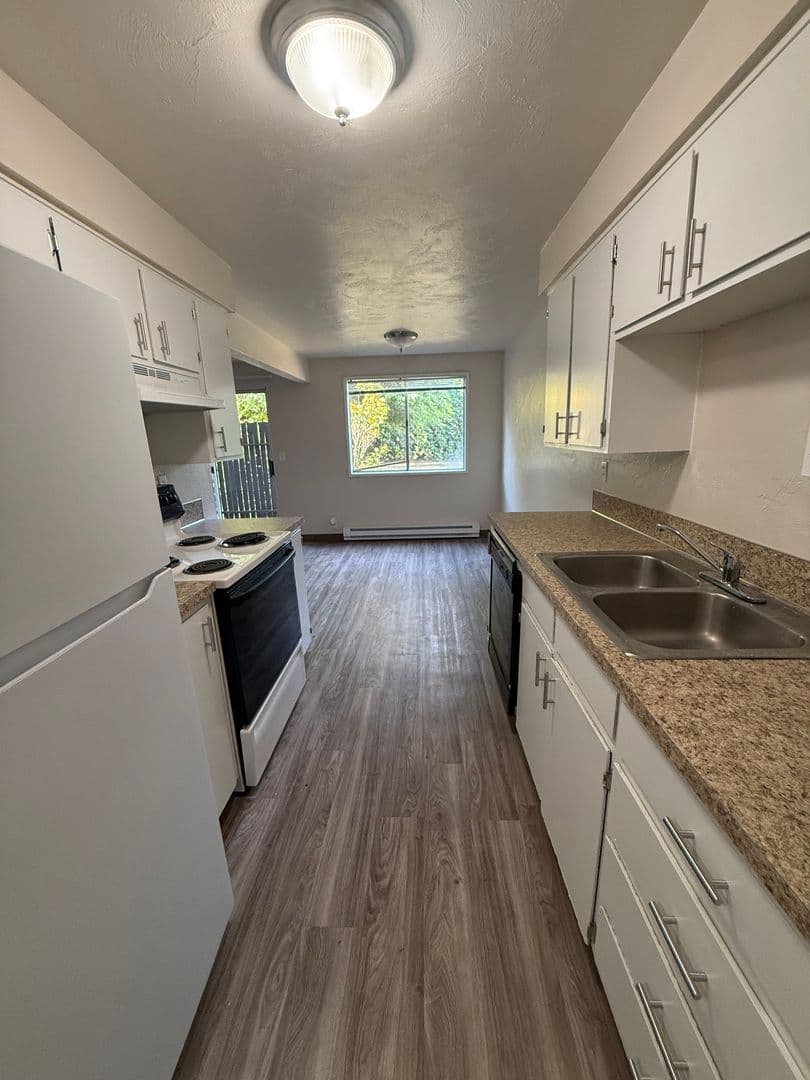 Salem Apartment: 3755 Hawthorne Ave NE