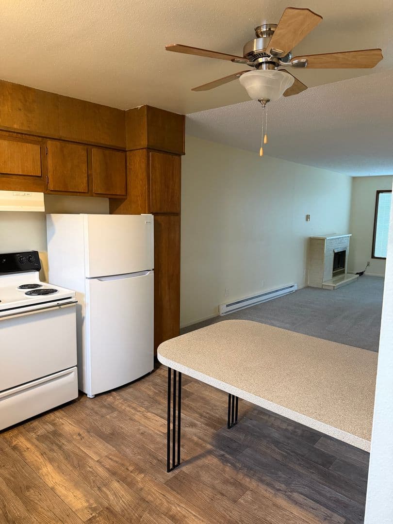 Salem Apartment: 530 13th Street NE