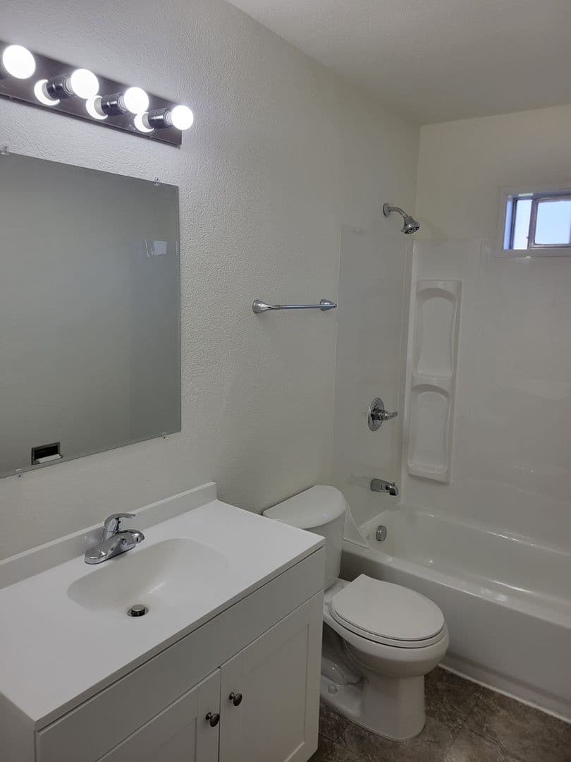 Salem Apartment: 2551 Hyde Ct SE