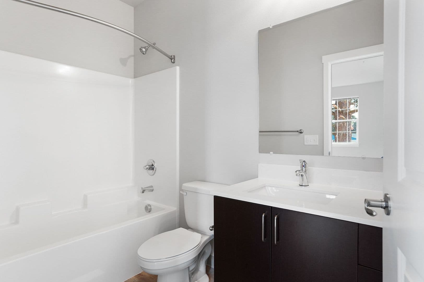 Lebanon Apartment: 100 Vaughan Lane
