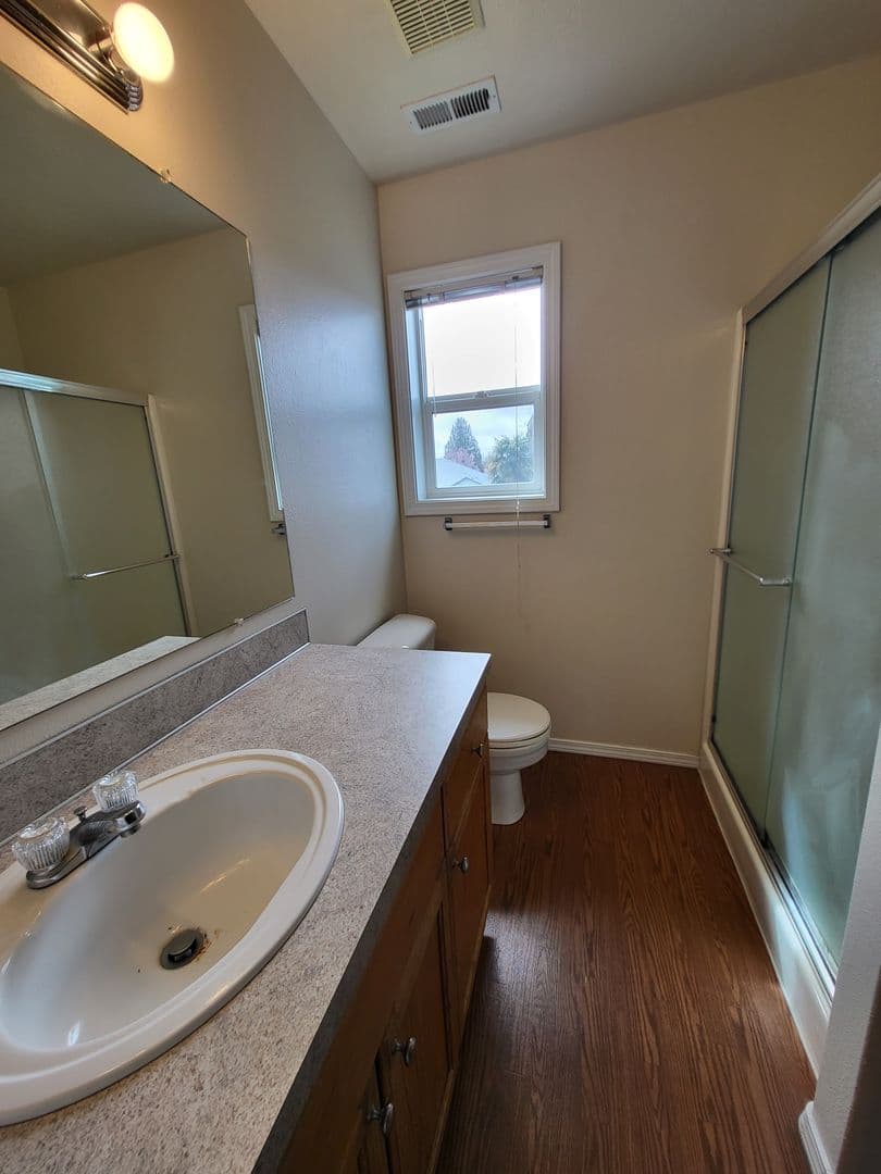 Salem Apartment: 2429 Michael Drive NE