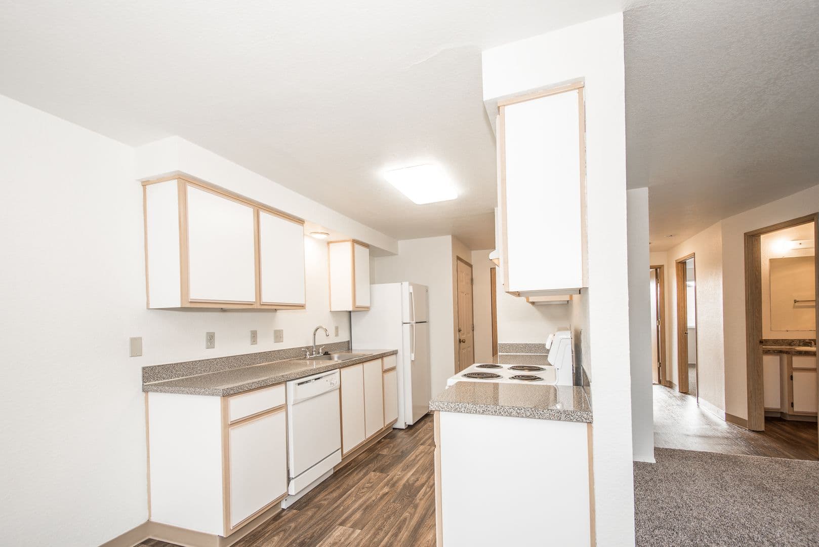 Sheridan Apartment: 937 SE Sheridan Road