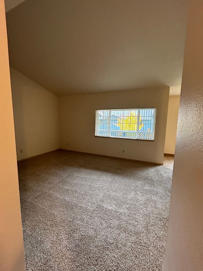 McMinnville Apartment: 2938 NE Evans St