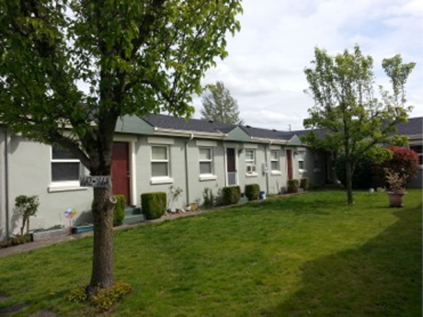 Salem Apartment: 1642 13th St SE