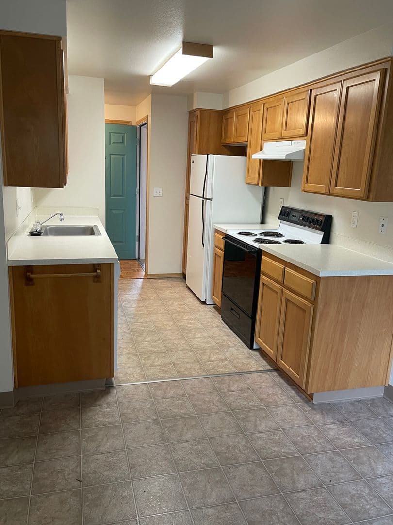 Keizer Apartment: 581 Manbrin Drive NE