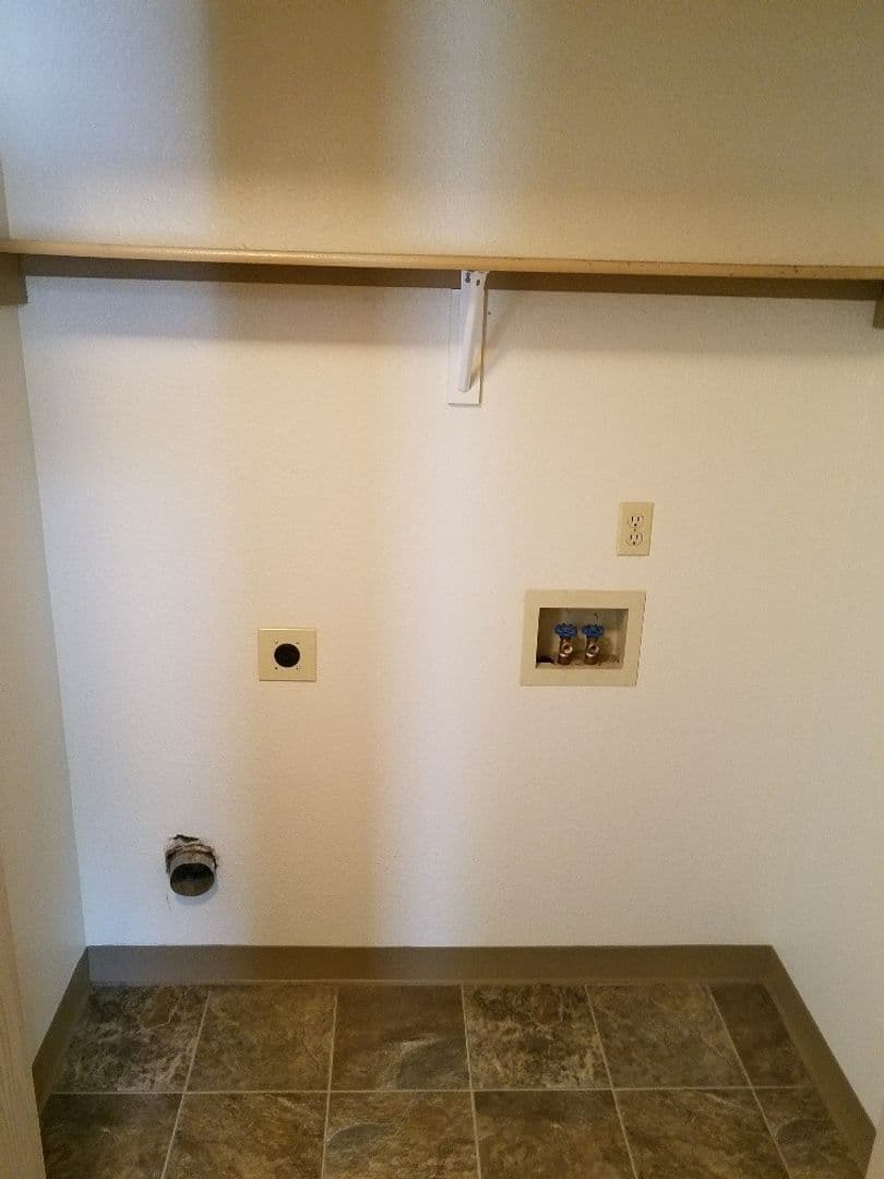 Keizer Apartment: 1026 Ring Street NE