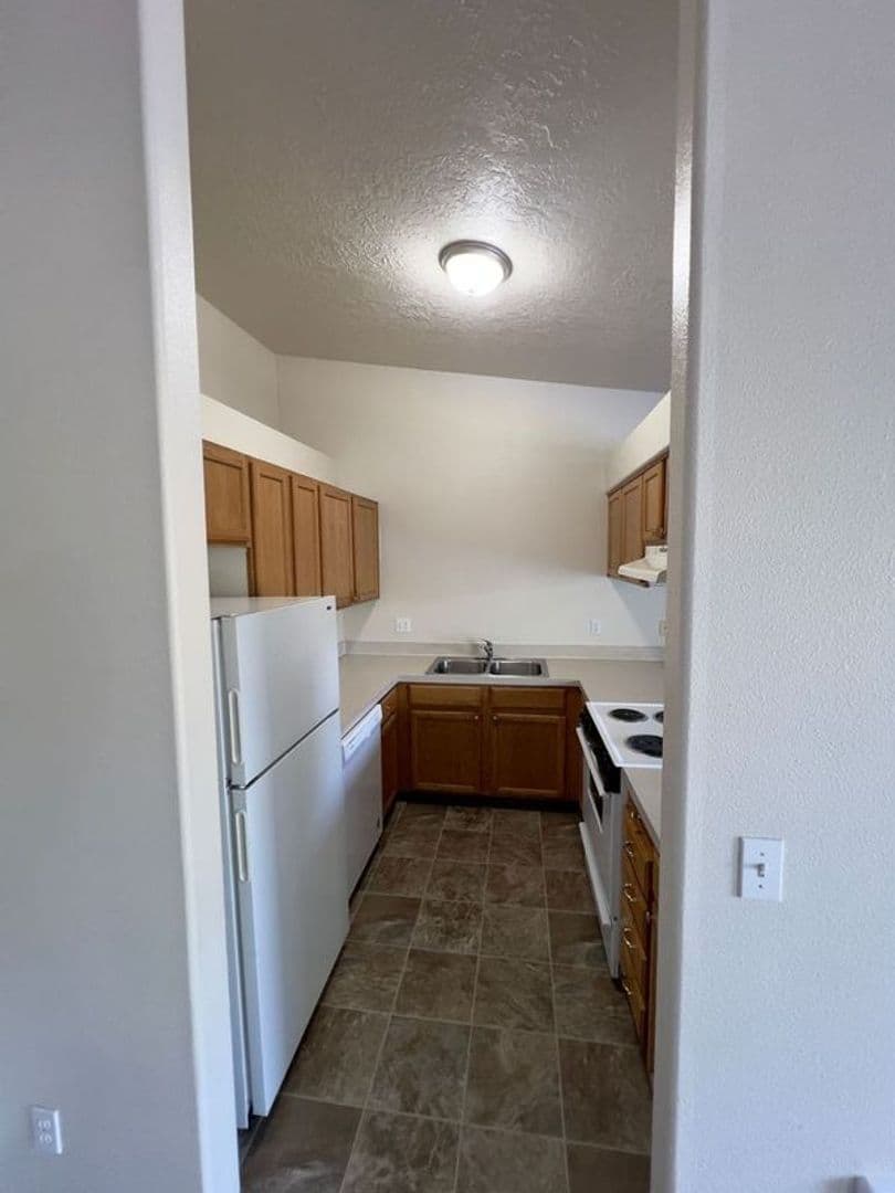 Lebanon Apartment: 1603 S 9th Street