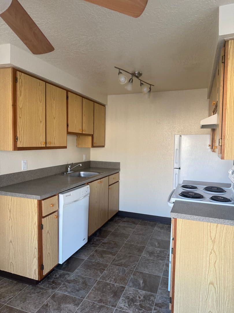 Salem Apartment: 4097 Satter Drive NE
