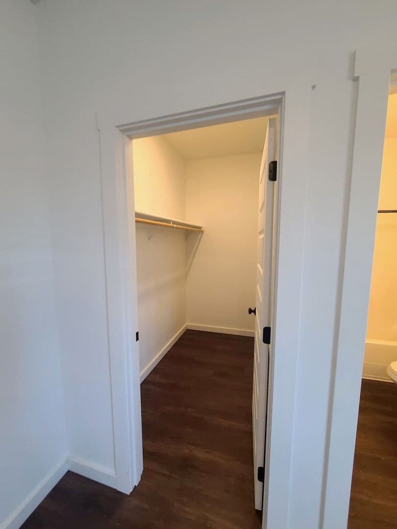 Sweet Home Apartment: 987 Long St