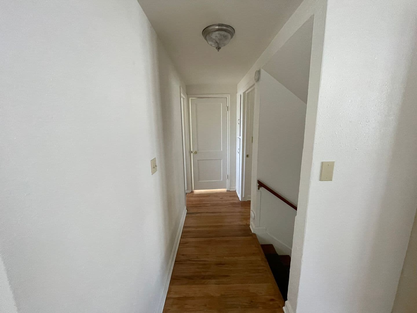 Roseburg Apartment: 1104 NE Freemont Ave