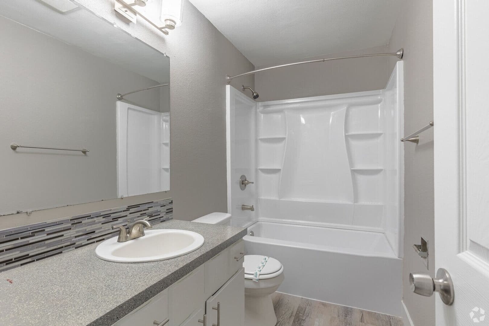 Salem Apartment: 2500 Lancaster Drive NE
