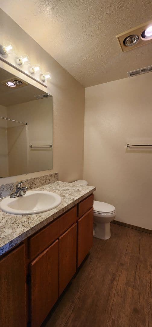 Keizer Apartment: 4022 Holly Ct NE