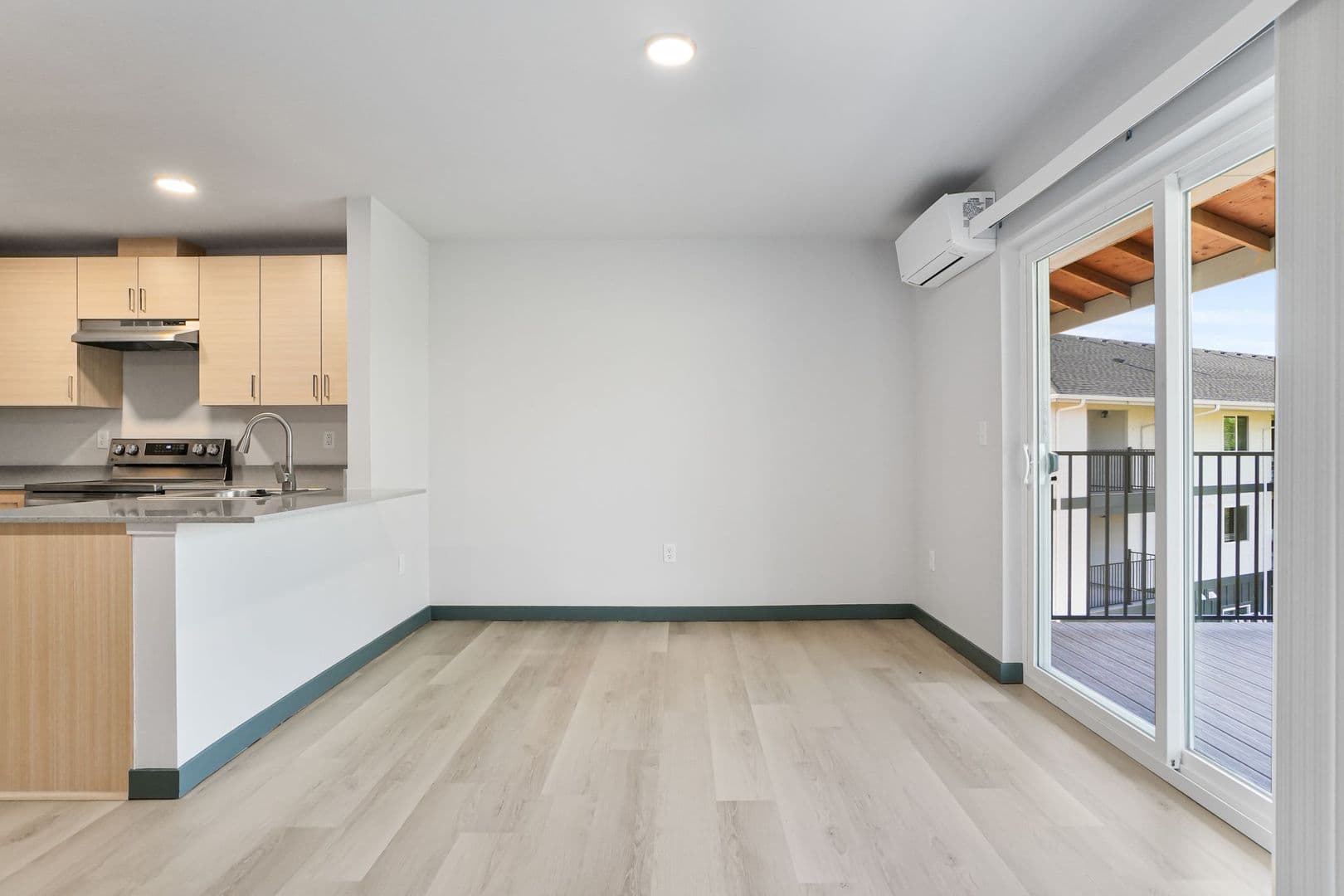 Lebanon Apartment: 305 East Airport Road