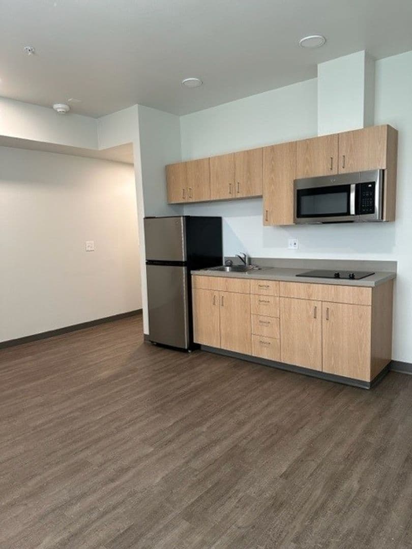 Salem Apartment: 990 Broadway St NE