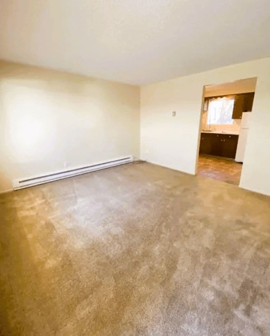 Salem Apartment: 158 Friendship Ave SE