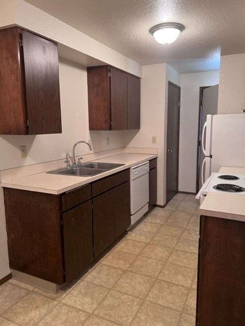 Keizer Apartment: 601 Chemawa Road N