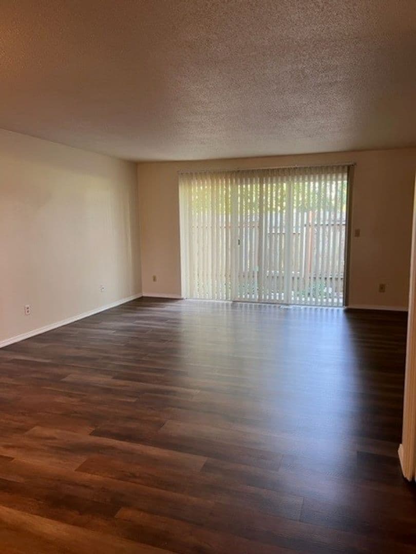 Keizer Apartment: 4975 13th Ave NE