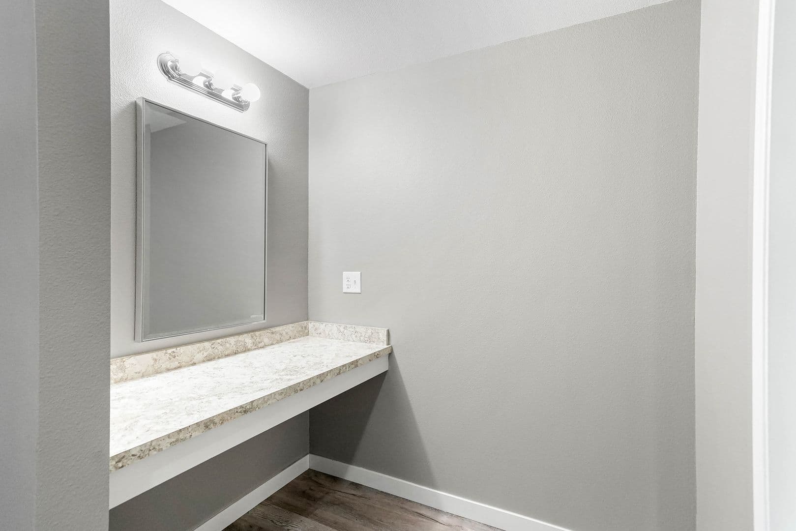 Salem Apartment: 2500 Lancaster Drive NE