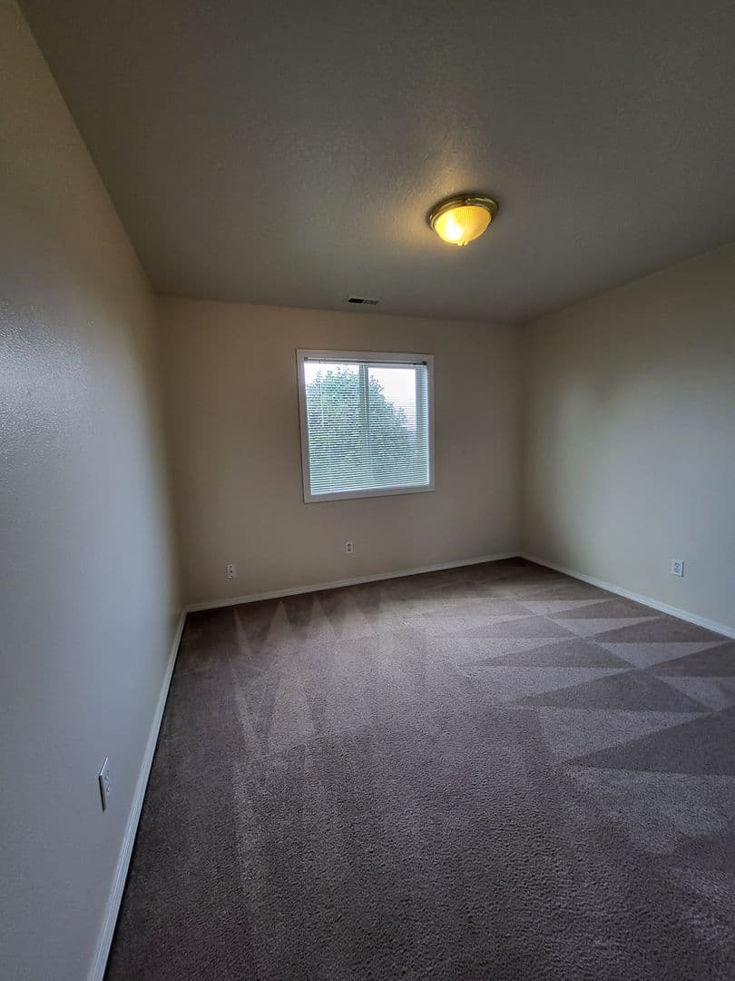 Salem Apartment: 2429 Michael Drive NE