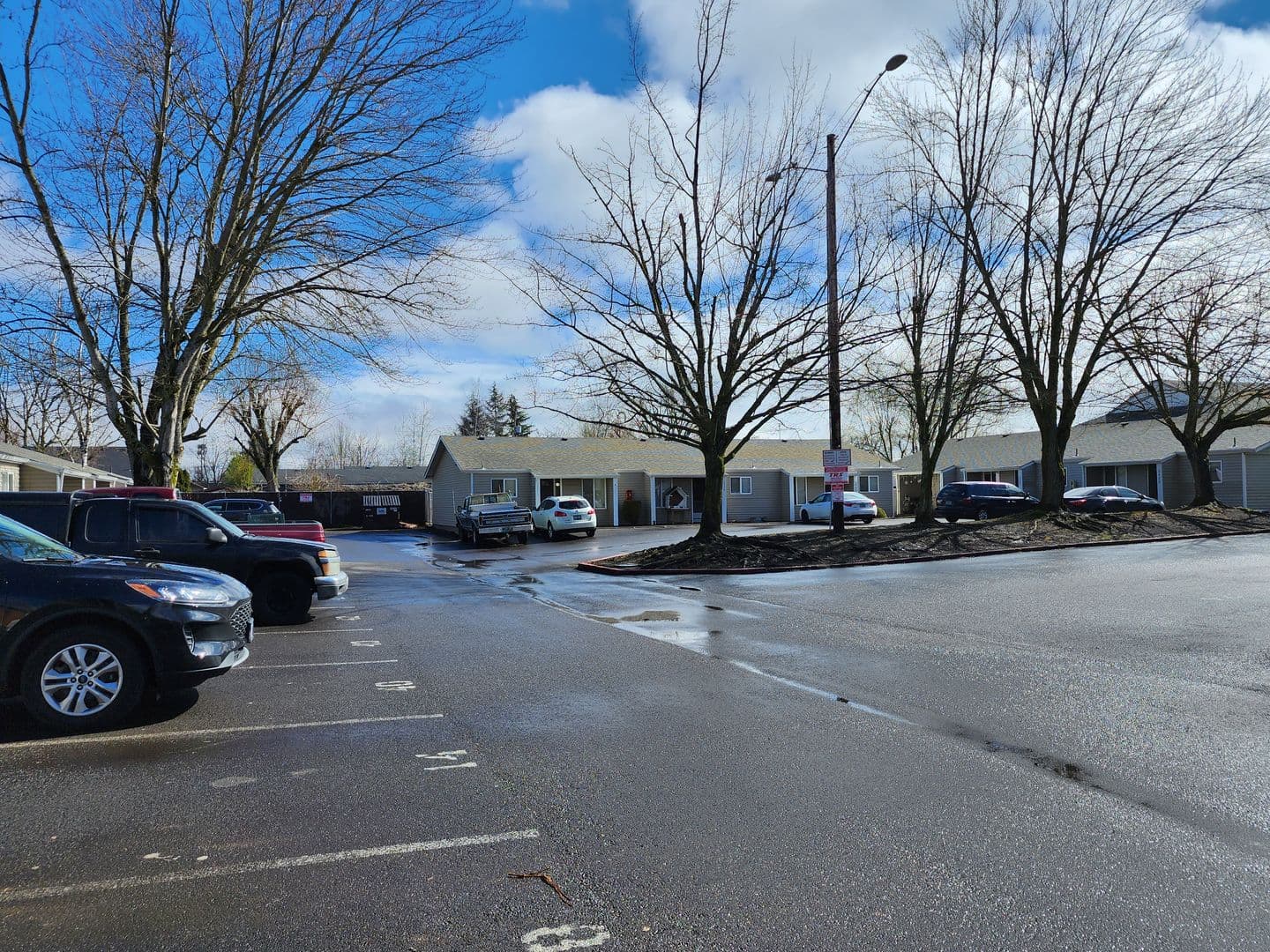 Salem Apartment: 3414 30th Ave NE