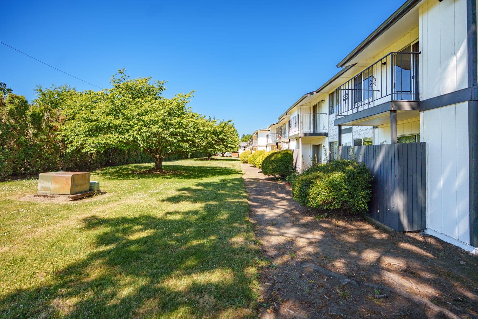Salem Apartment: 3755 Hawthorne Ave NE