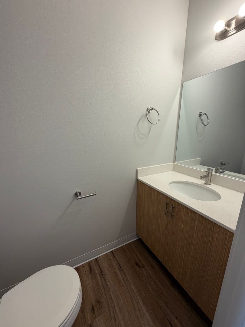 Keizer Apartment: 3983 Pleasant View Drive