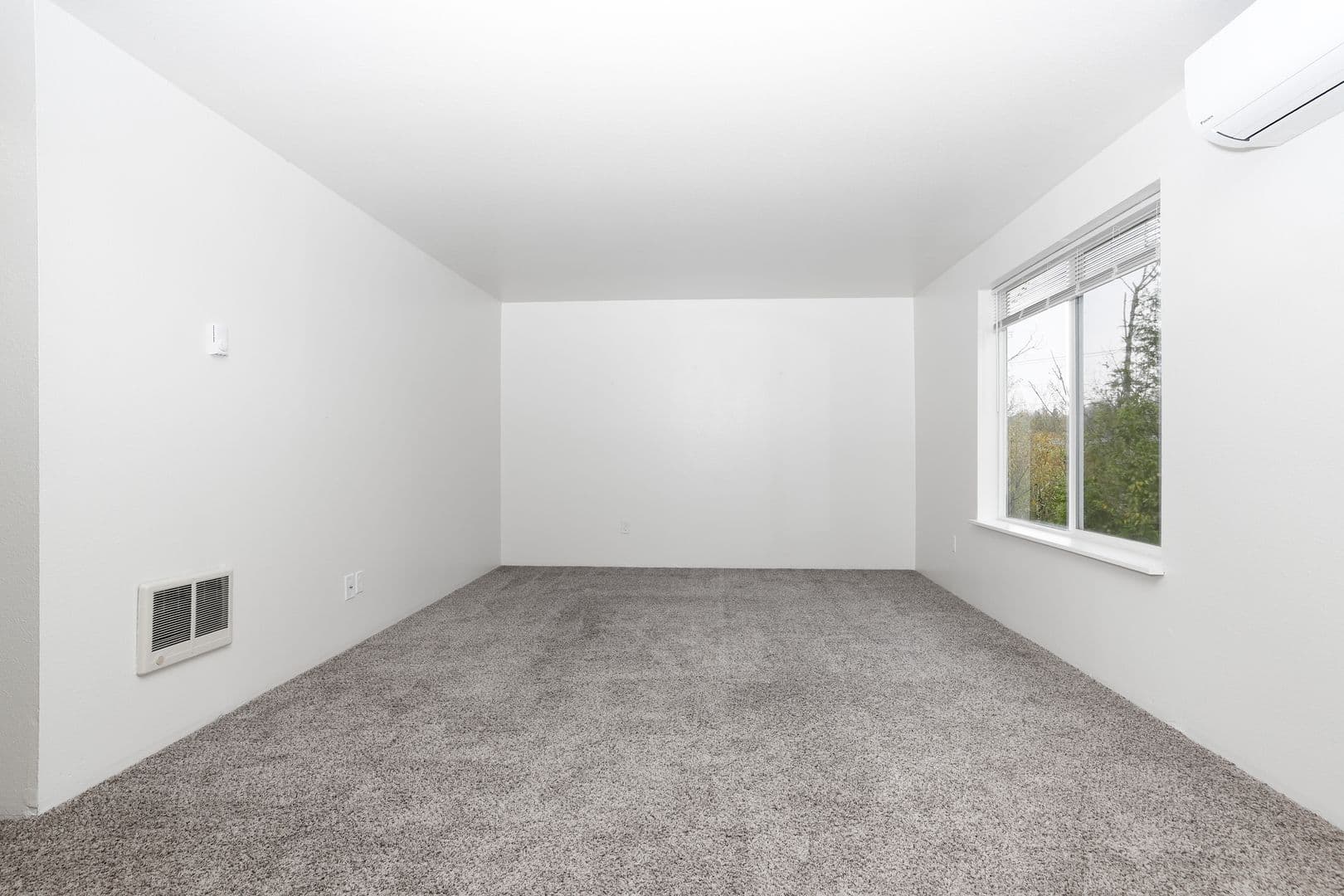 Troutdale Apartment: 26719 SE Stark St